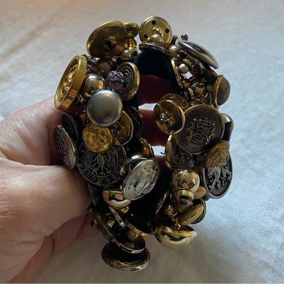 Button Bracelet - Picture 10 of 10